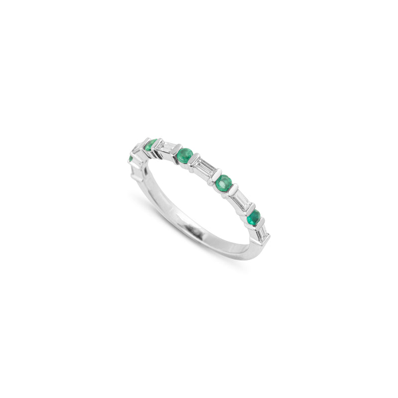 Emerald and baguette diamonds ring