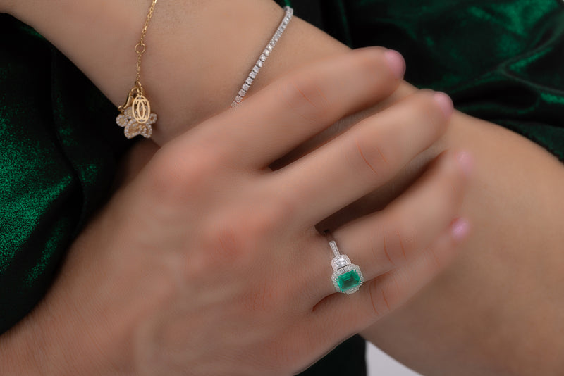 Colombian Emerald and diamond ring in Platinum