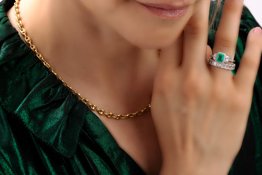 Colombian Emerald and diamond ring in Platinum