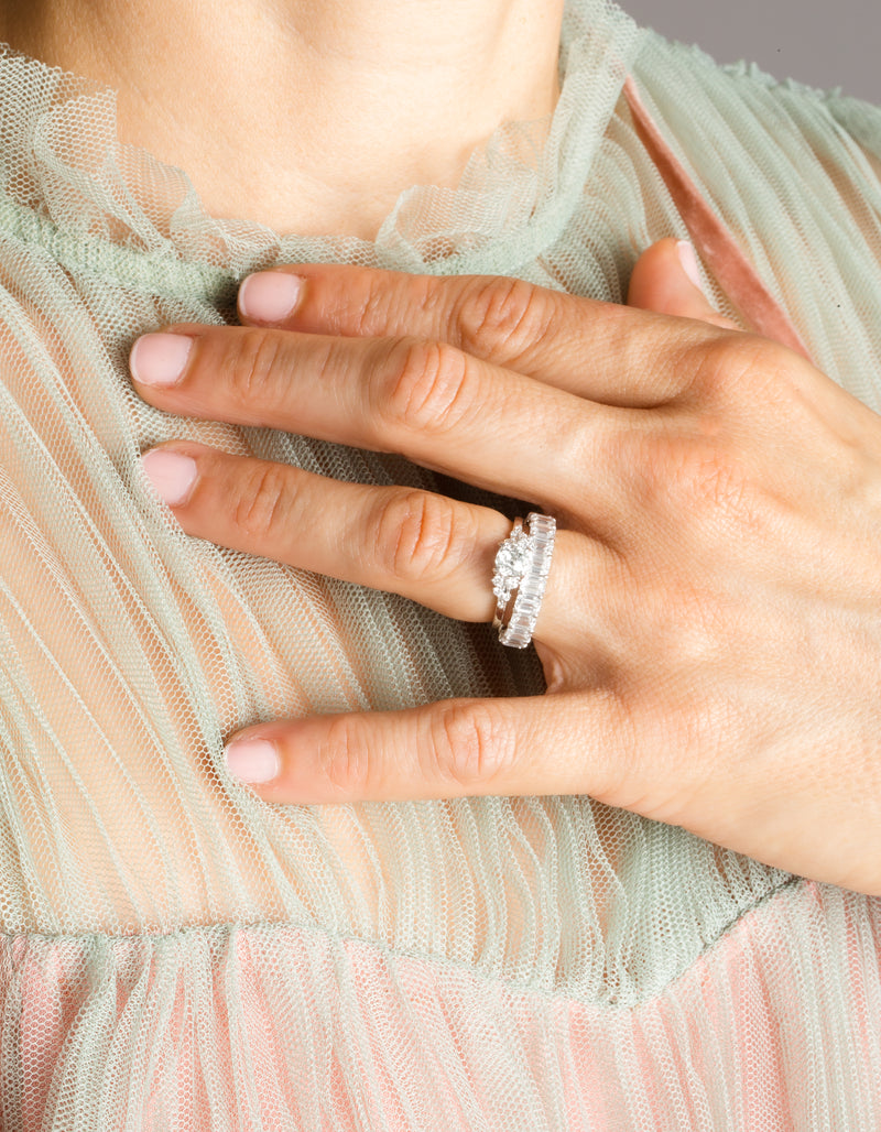 18K white Gold Round cut diamond ring